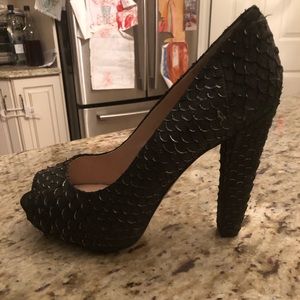 House of Harlow 1960 open toe pump